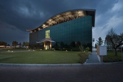 Copertura e rivestimento per centro fieristico Copertura e rivestimento per centro fieristico